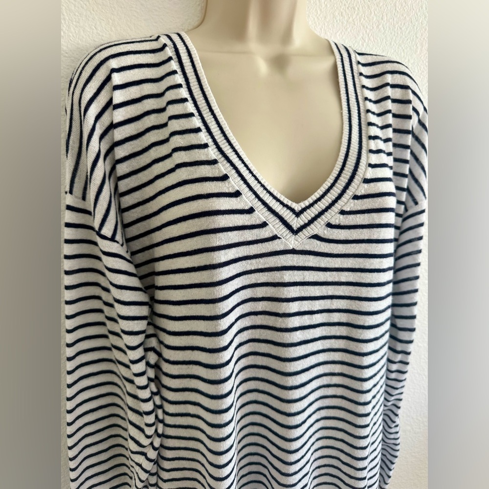 Gap Womens XL Navy White Stripe Linen Blend V-Neck Sweater Lightweight Pullover - Picture 7 of 10